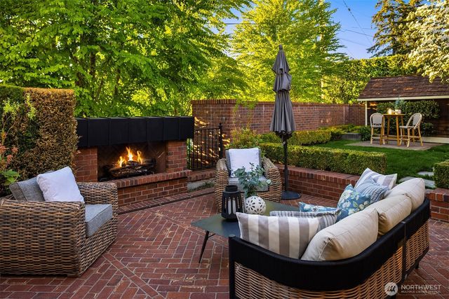 1010 6th Street W, Kirkland, WA 98033