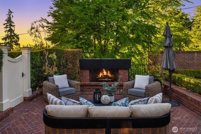 1010 6th Street W, Kirkland, WA 98033