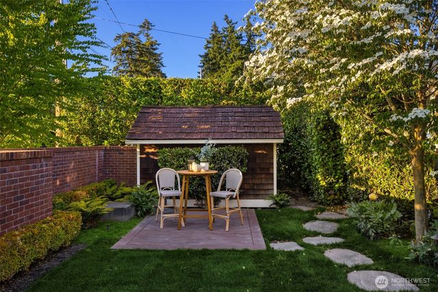 1010 6th Street W, Kirkland, WA 98033