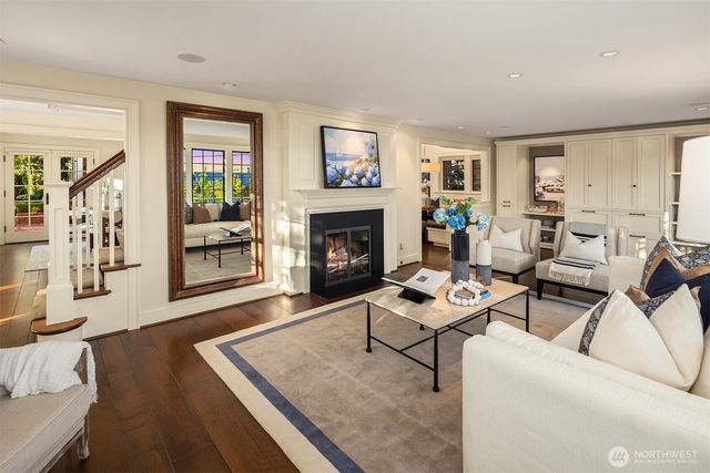 1010 6th Street W, Kirkland, WA 98033