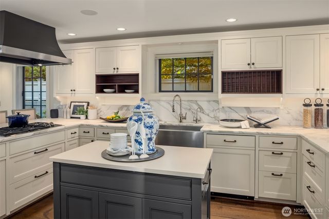 1010 6th Street W, Kirkland, WA 98033