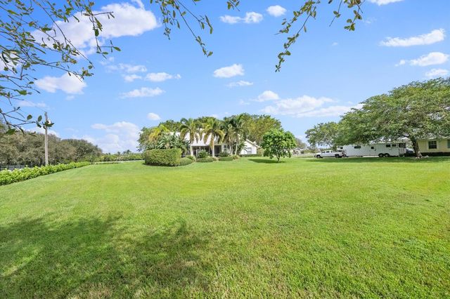 15416 Sunnyland Lane Barn, Wellington, FL 33414