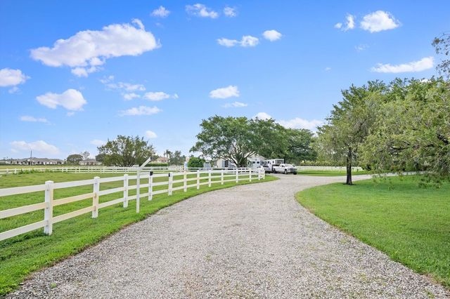 15416 Sunnyland Lane Barn, Wellington, FL 33414