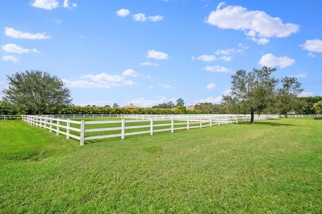 15416 Sunnyland Lane Barn, Wellington, FL 33414