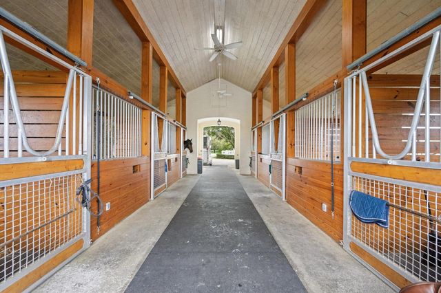 15416 Sunnyland Lane Barn, Wellington, FL 33414