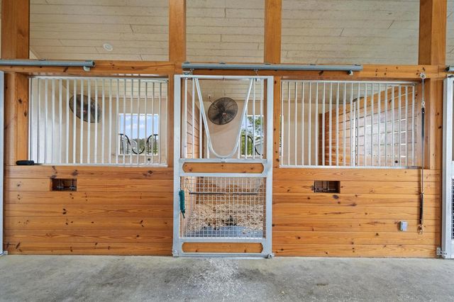 15416 Sunnyland Lane Barn, Wellington, FL 33414