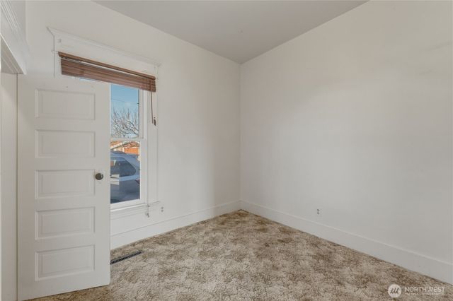 116 SW 9th Street, College Place, WA 99324