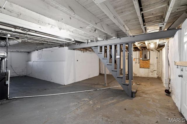 235 Military Road, St Louis, MO 63125