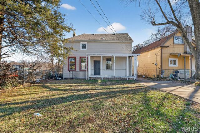 235 Military Road, St Louis, MO 63125