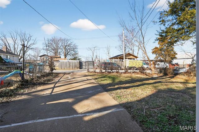 235 Military Road, St Louis, MO 63125