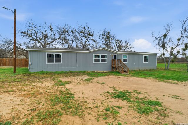 934 7th, Floresville, TX 78114