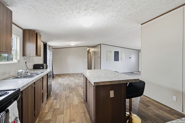 934 7th, Floresville, TX 78114