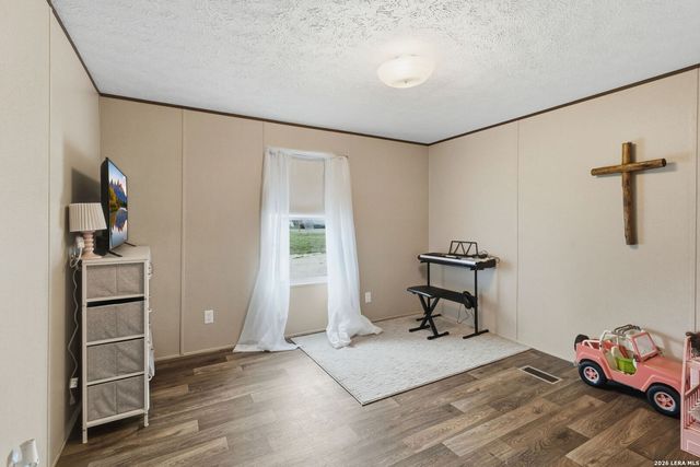 934 7th, Floresville, TX 78114