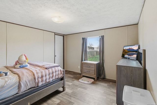 934 7th, Floresville, TX 78114