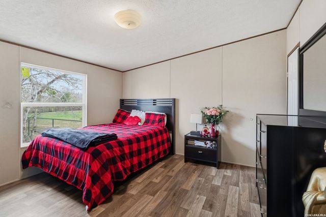 934 7th, Floresville, TX 78114