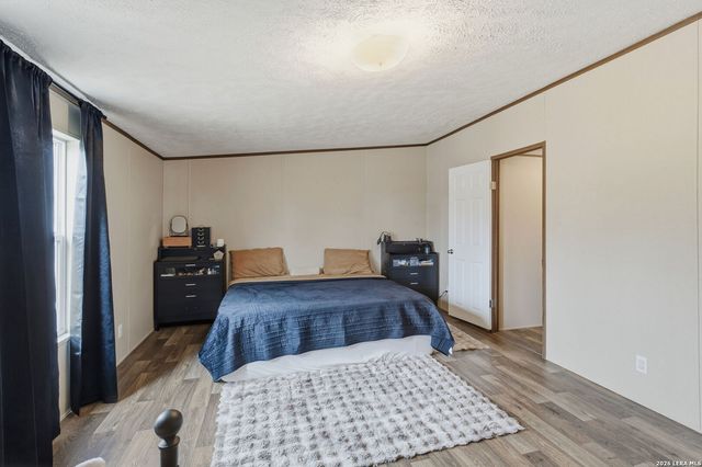 934 7th, Floresville, TX 78114