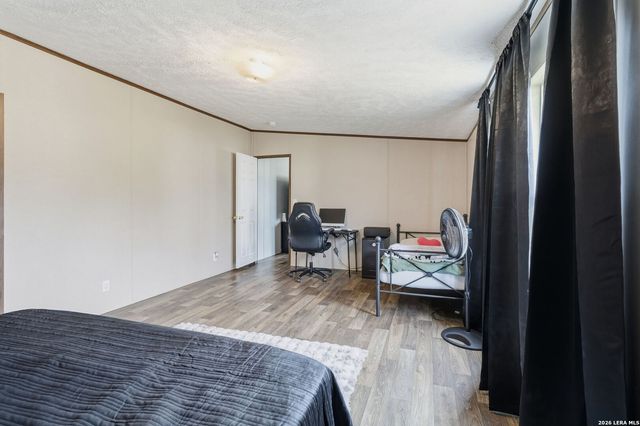 934 7th, Floresville, TX 78114