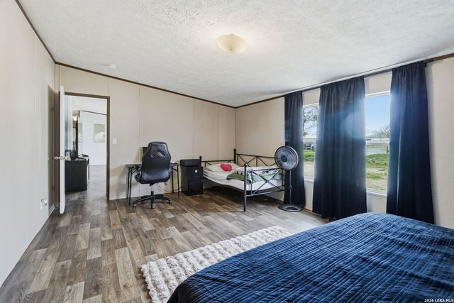 934 7th, Floresville, TX 78114