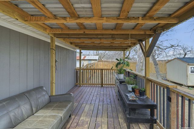 934 7th, Floresville, TX 78114