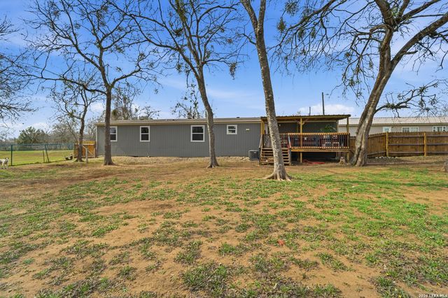 934 7th, Floresville, TX 78114