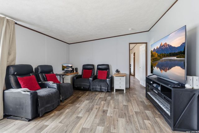 934 7th, Floresville, TX 78114