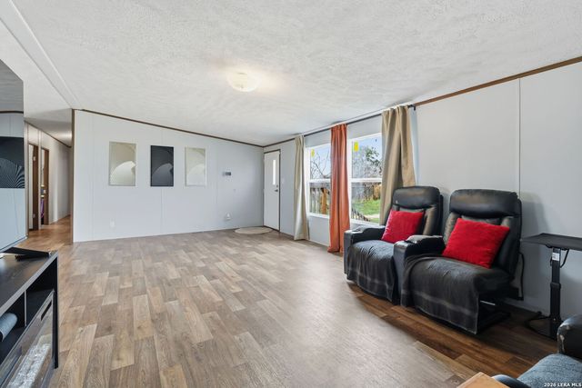 934 7th, Floresville, TX 78114