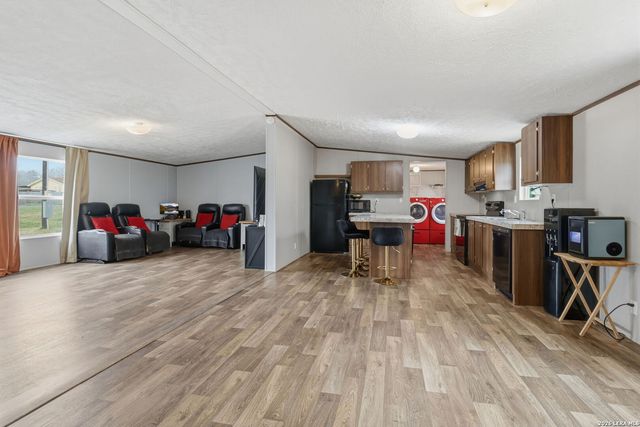 934 7th, Floresville, TX 78114