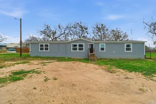 934 7th, Floresville, TX 78114
