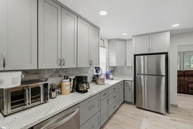 125 Old Lowe Court, Spartanburg, SC 29303