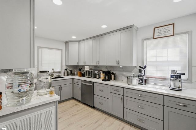 125 Old Lowe Court, Spartanburg, SC 29303