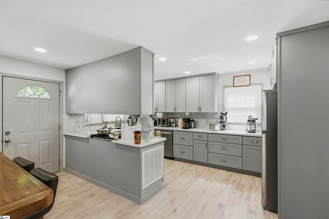 125 Old Lowe Court, Spartanburg, SC 29303