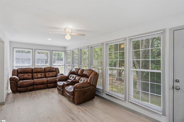 125 Old Lowe Court, Spartanburg, SC 29303