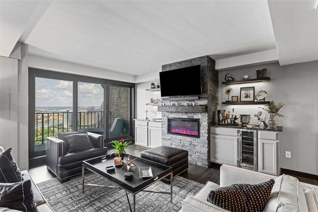 1000 Grandview Ave 405, Mt Washington, PA 15211