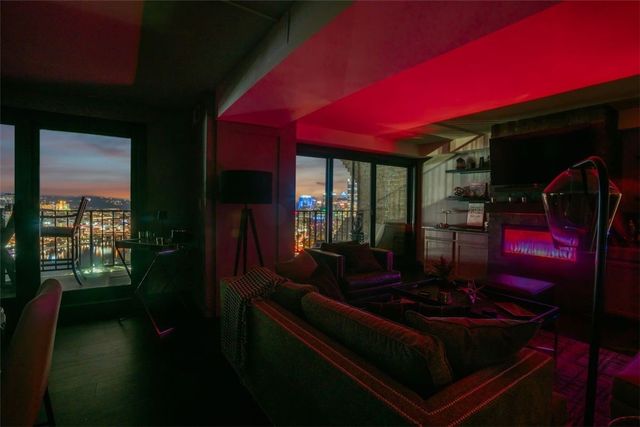 1000 Grandview Ave 405, Mt Washington, PA 15211