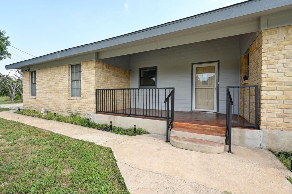 2018 Chaparral Park RD, Manchaca, TX 78652