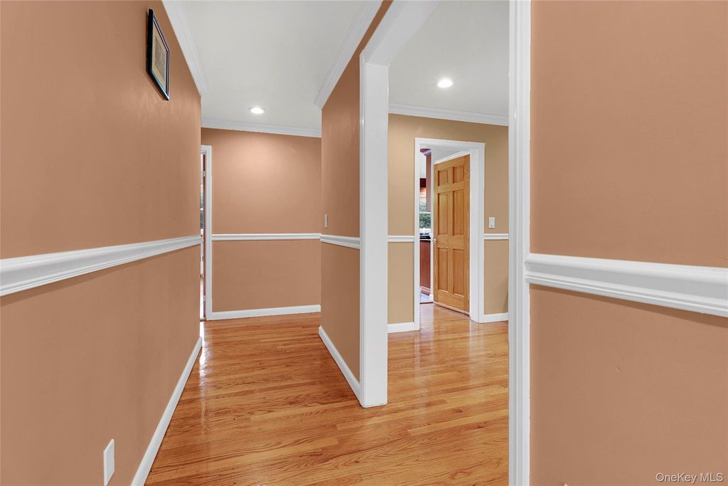 10 Horseshoe Road, Mount Kisco, NY 10549 — photo 5