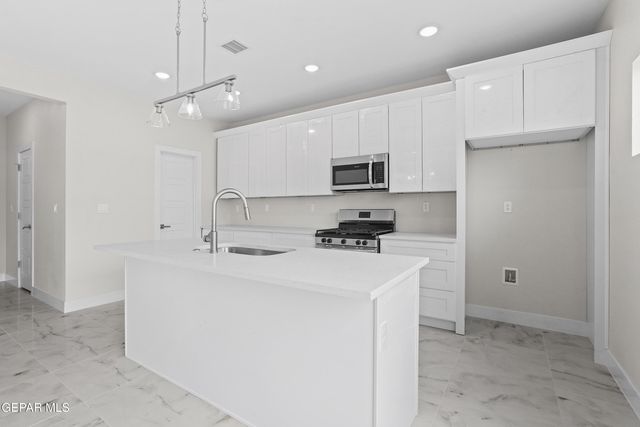 466 Sylvia Court, Socorro, TX 79927