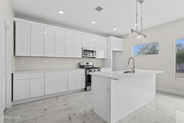 466 Sylvia Court, Socorro, TX 79927