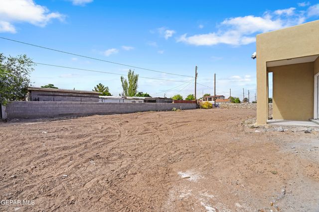 466 Sylvia Court, Socorro, TX 79927
