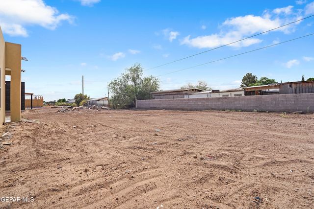 466 Sylvia Court, Socorro, TX 79927