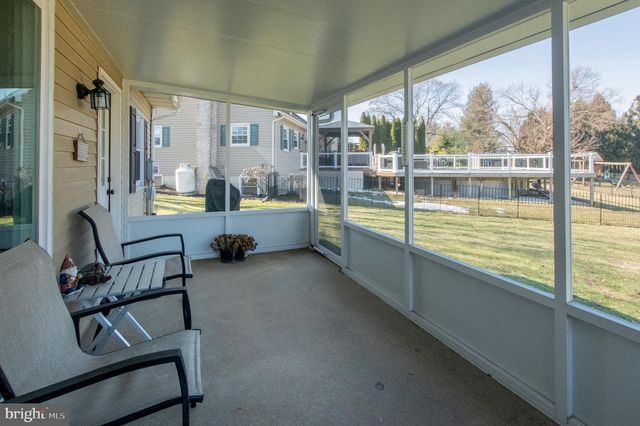 315 W BROAD ST, New Holland, PA 17557