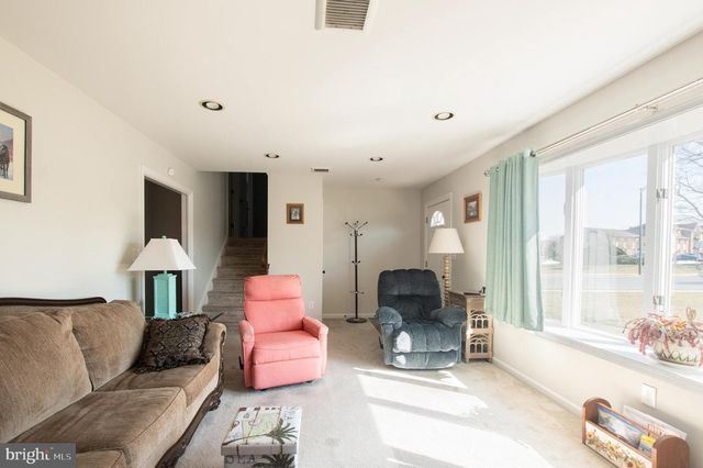 315 W BROAD ST, New Holland, PA 17557