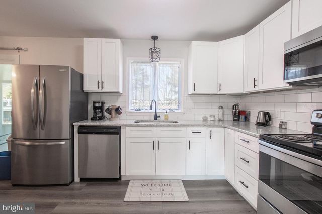 315 W BROAD ST, New Holland, PA 17557