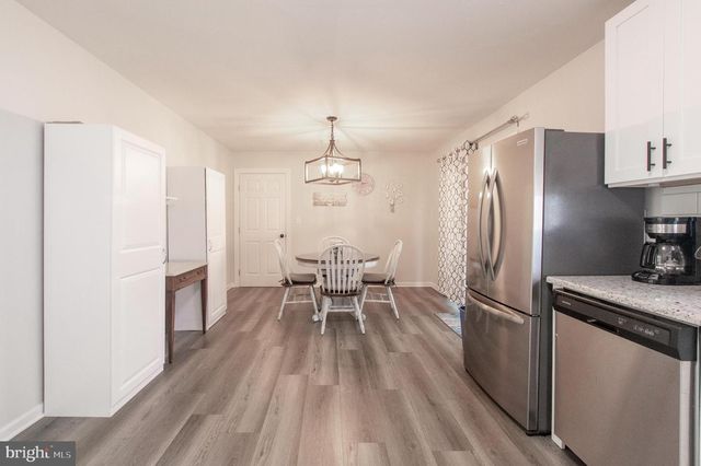 315 W BROAD ST, New Holland, PA 17557