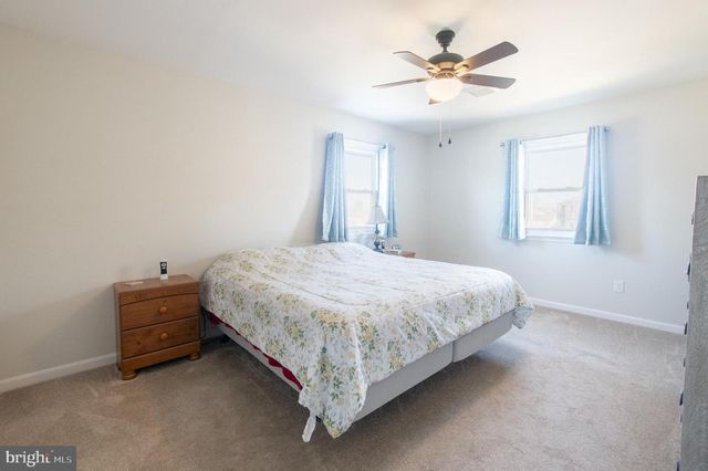 315 W BROAD ST, New Holland, PA 17557