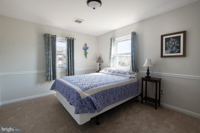 315 W BROAD ST, New Holland, PA 17557