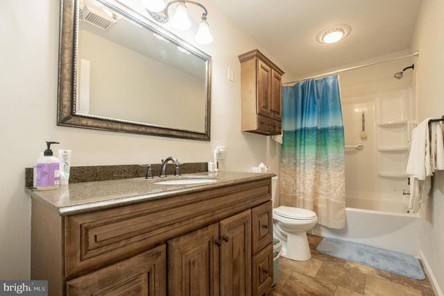 315 W BROAD ST, New Holland, PA 17557