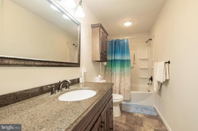 315 W BROAD ST, New Holland, PA 17557