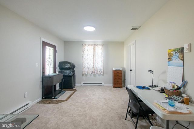 315 W BROAD ST, New Holland, PA 17557