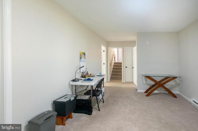 315 W BROAD ST, New Holland, PA 17557